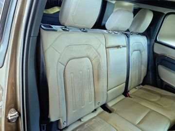 Land-Rover Defender - 11