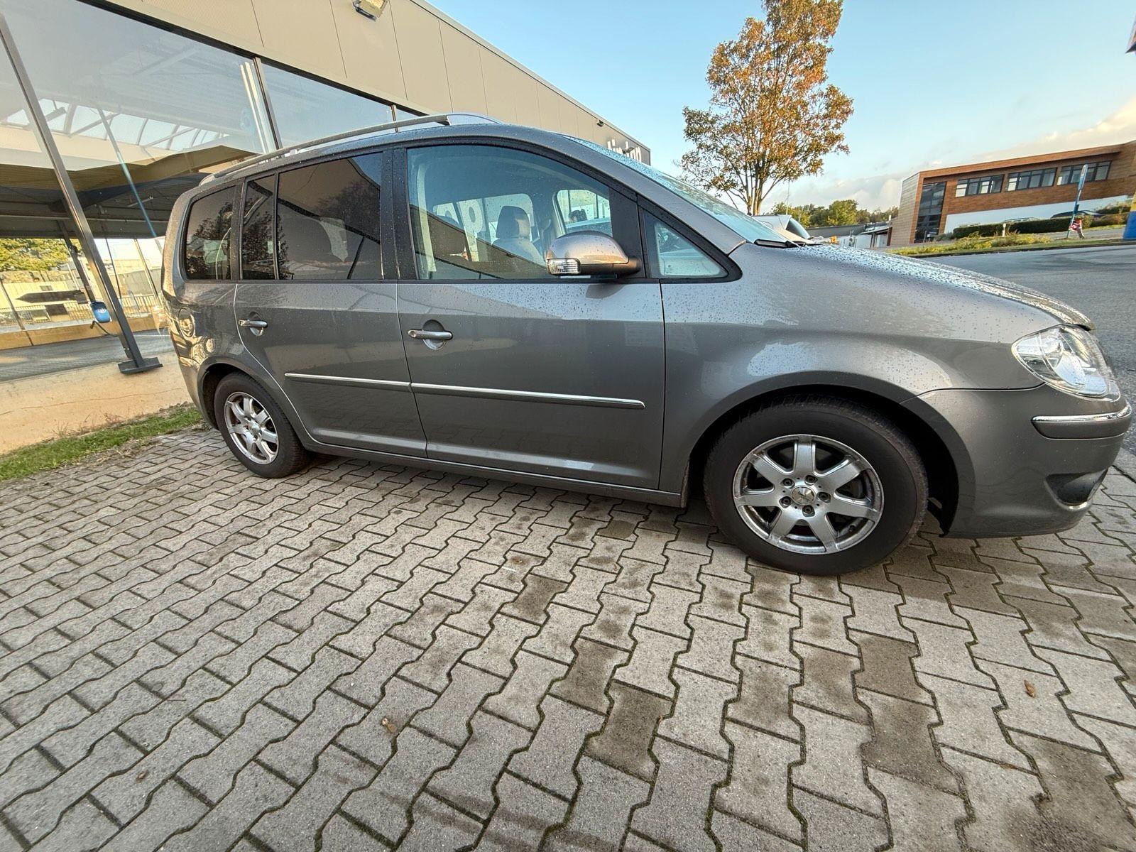 Volkswagen Touran 2009 — engine 140 HP (103kW)