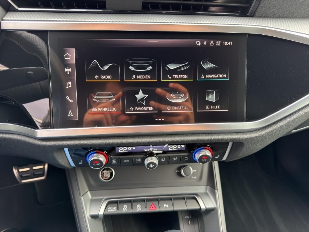 Fahrzeugabbildung Audi Q3 Sportback 35 1.5 TFSI Kamera,LED,Navi,SHZ,PDC