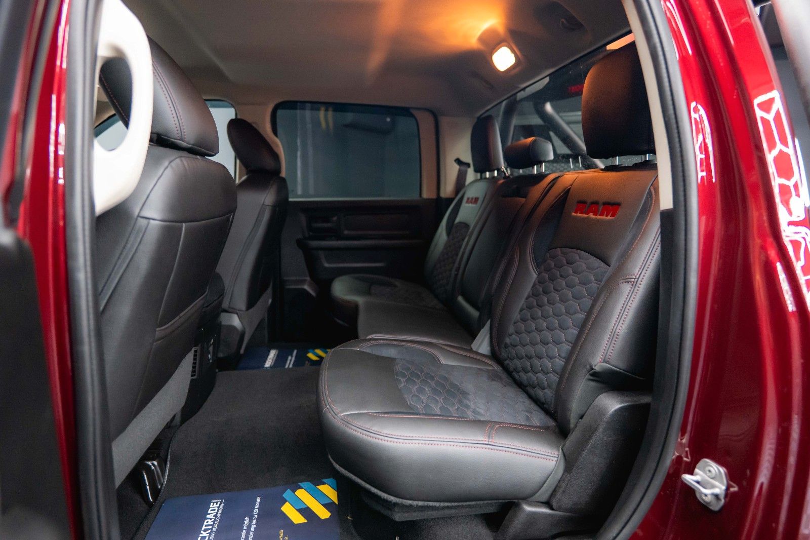 Fahrzeugabbildung Dodge RAM 5.7 V8 HEMI 4x4 OFFROAD Night-Paket *LED*AHK