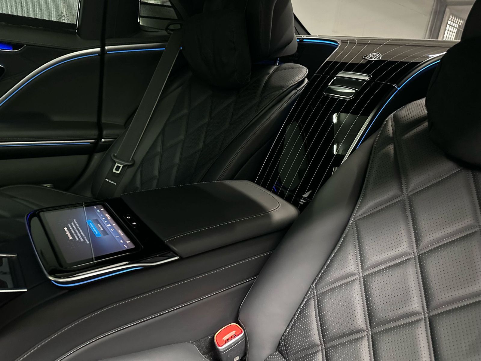 Fahrzeugabbildung Mercedes-Benz S 680 4MATIC MAYBACH *PANO*TV*MANUFAKTUR*TISCHE*