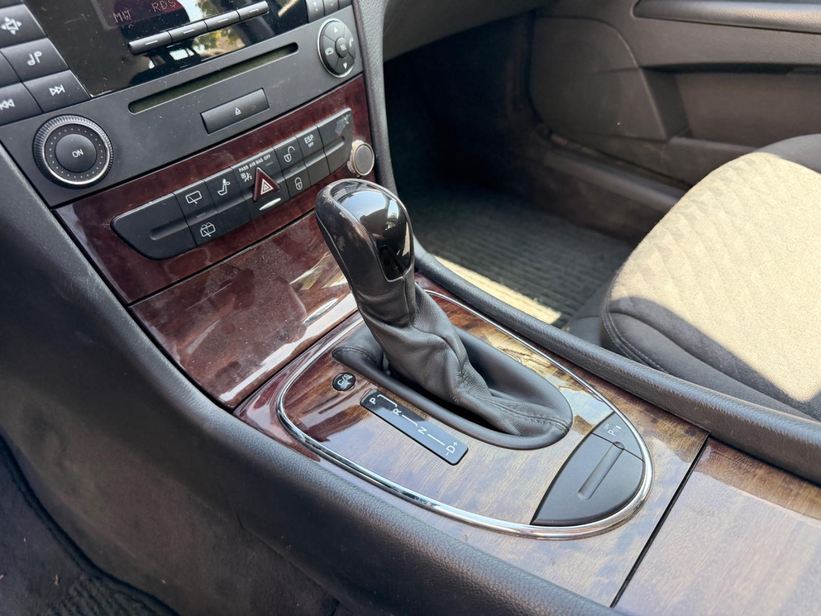 Mercedes-Benz E200 2005 — photo 7