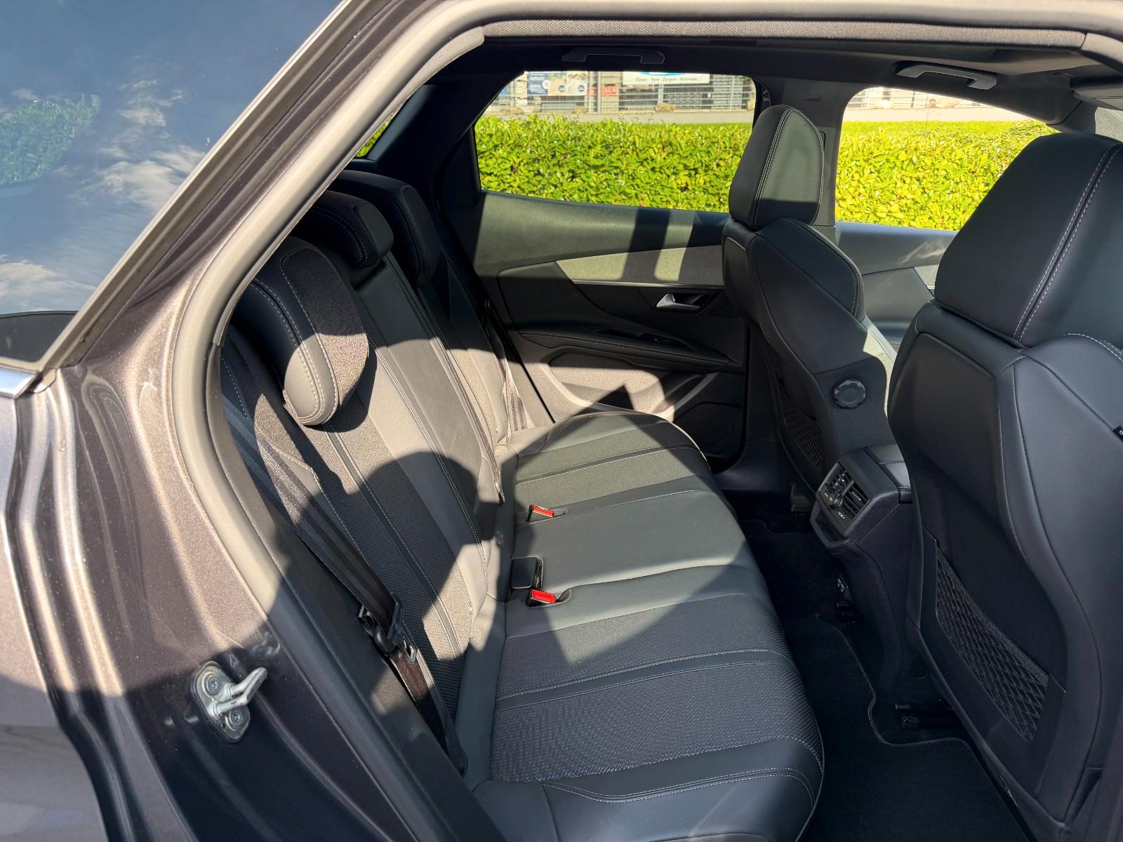 Peugeot 3008 GT Garantie*Pano*1.Hand*180°Keyless*Navi*
