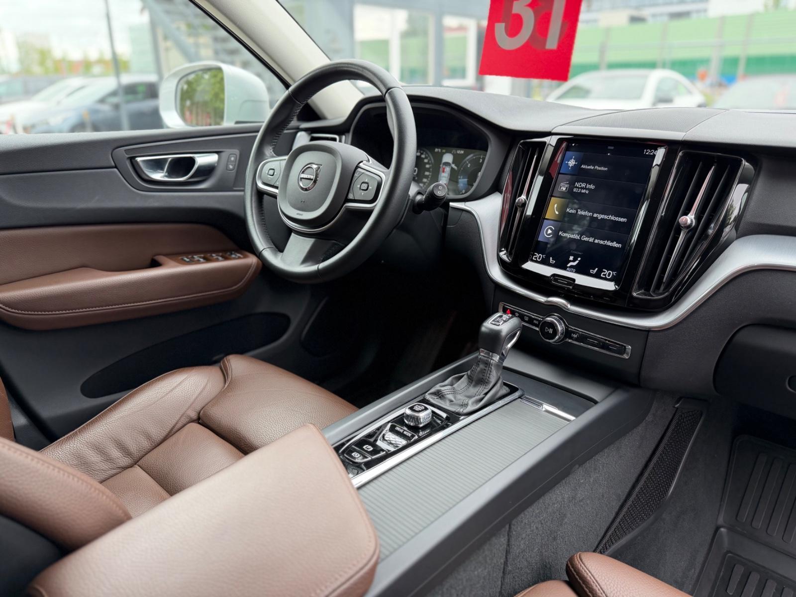 Volvo XC60 Momentum Pro*LEDER*ACC*LED*SENSUS*APPLECAR