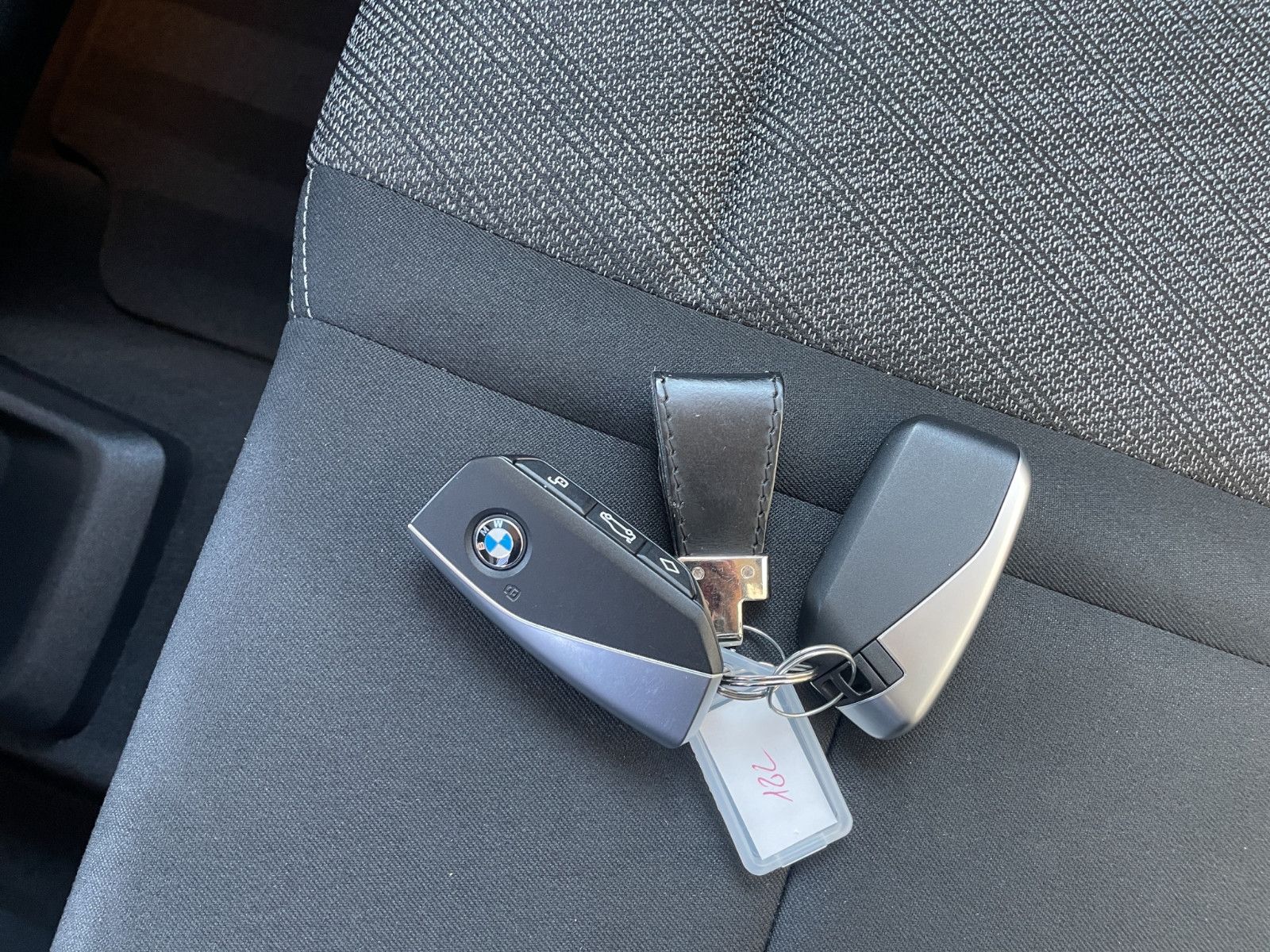 Fahrzeugabbildung BMW X1 23 i xDrive Shadow*Shzg*Pano*Navi*Cam