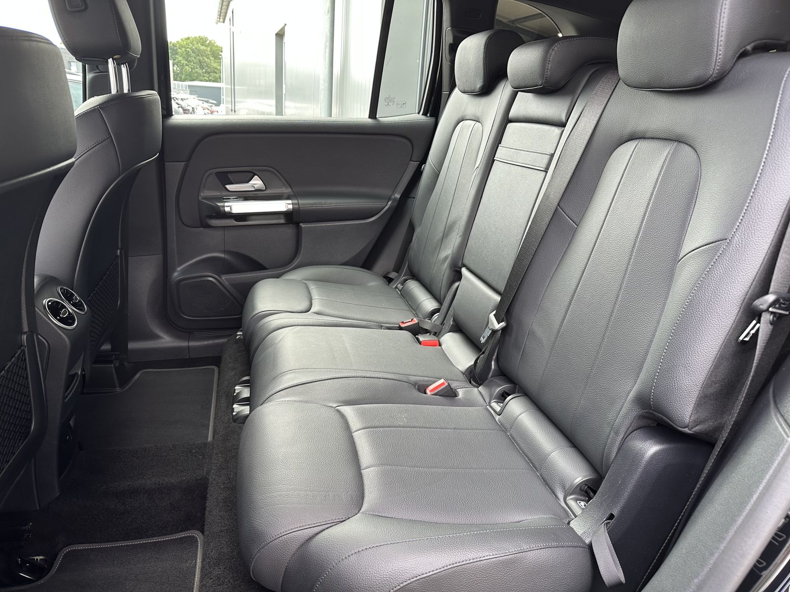 Fahrzeugabbildung Mercedes-Benz GLB 220d Progressive NAV+LED+AHK+DISTRONIC+KAM