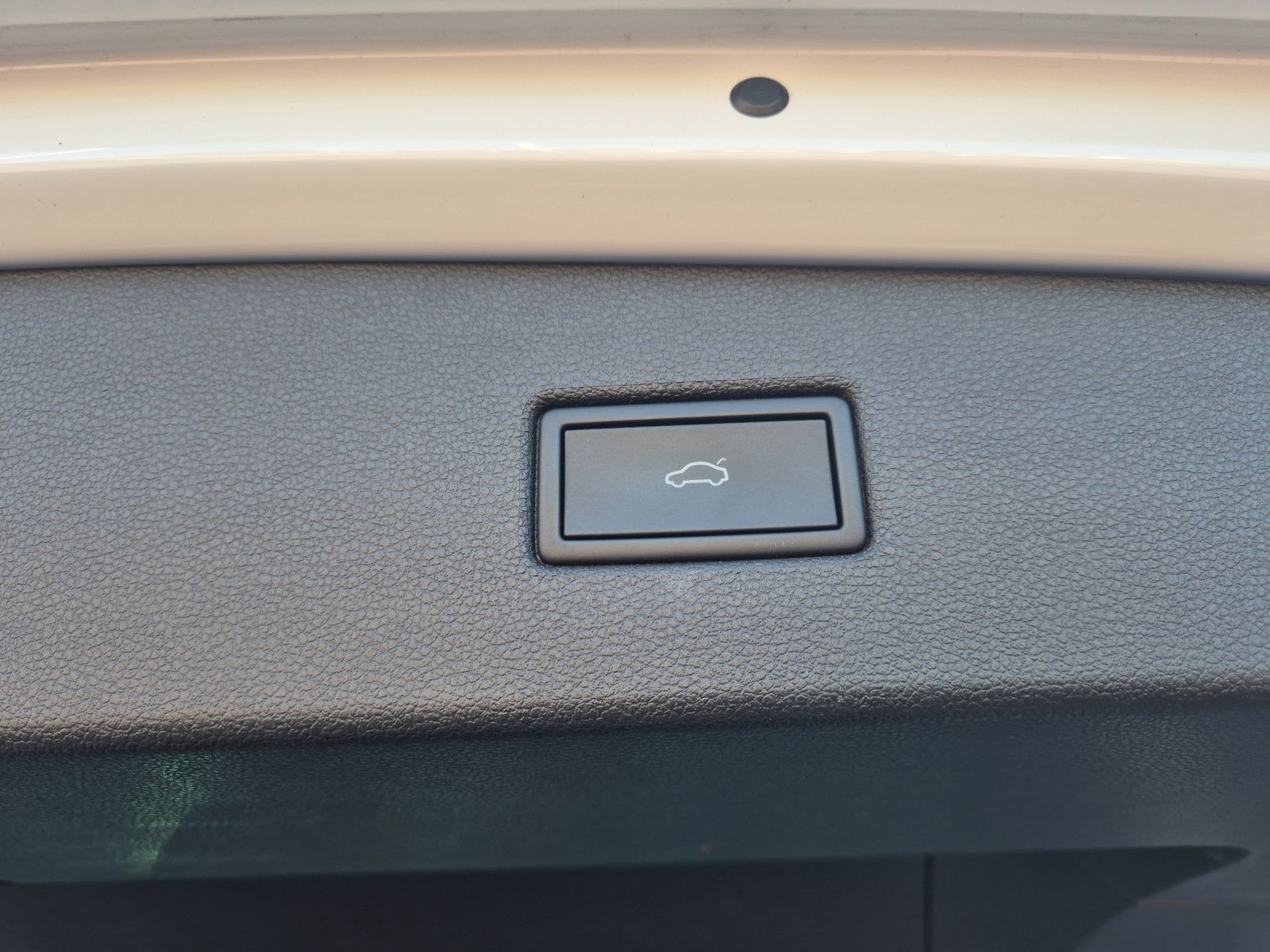 Fahrzeugabbildung Volkswagen Tiguan TDI Elegance DSG 4M Matrix AID Pano ACC P