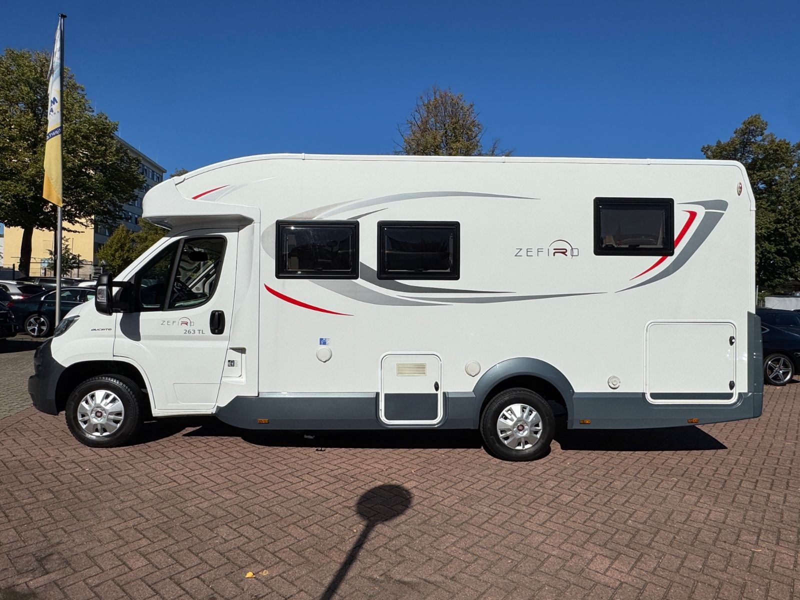 Fahrzeugabbildung Roller Team ZEFIRO 263 TL FIAT QUEENSBETT HUBBETT SOLAR TV