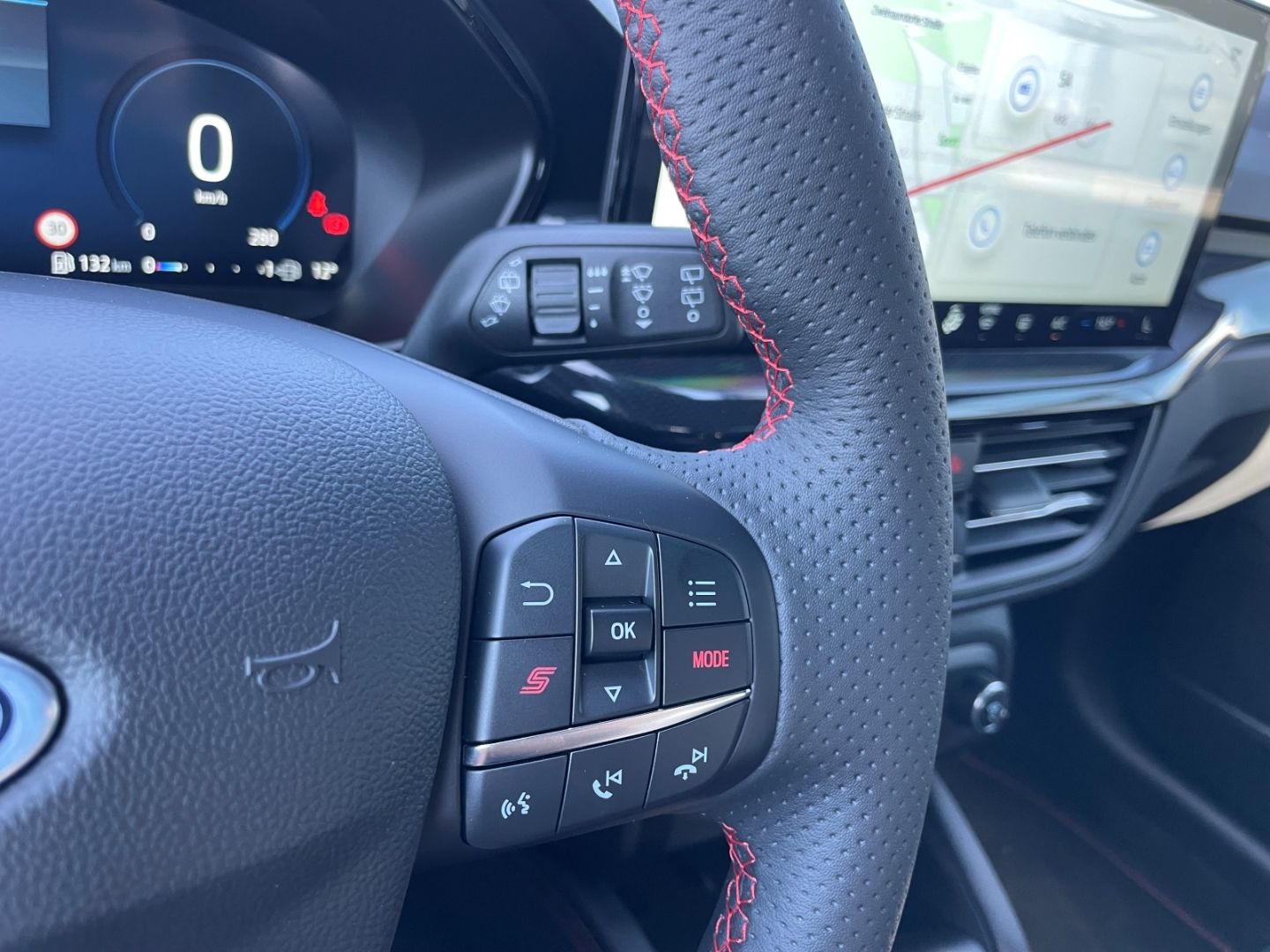 Fahrzeugabbildung Ford Focus ST X totWinkAss LED HeadUpDispl Kamera