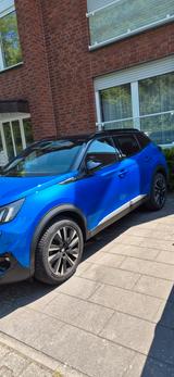 Peugeot 2008 PureTech 155 EAT8 GT GT - Peugeot 2008: Blau