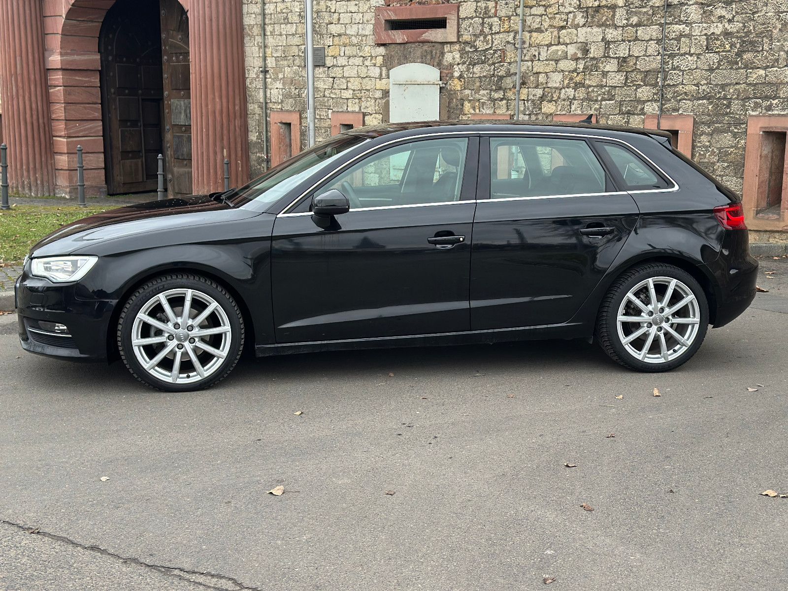 Fahrzeugabbildung Audi A3 SPORTBACK AMBITION*AUTOM+LEDER+KAMERA+KEYL.*