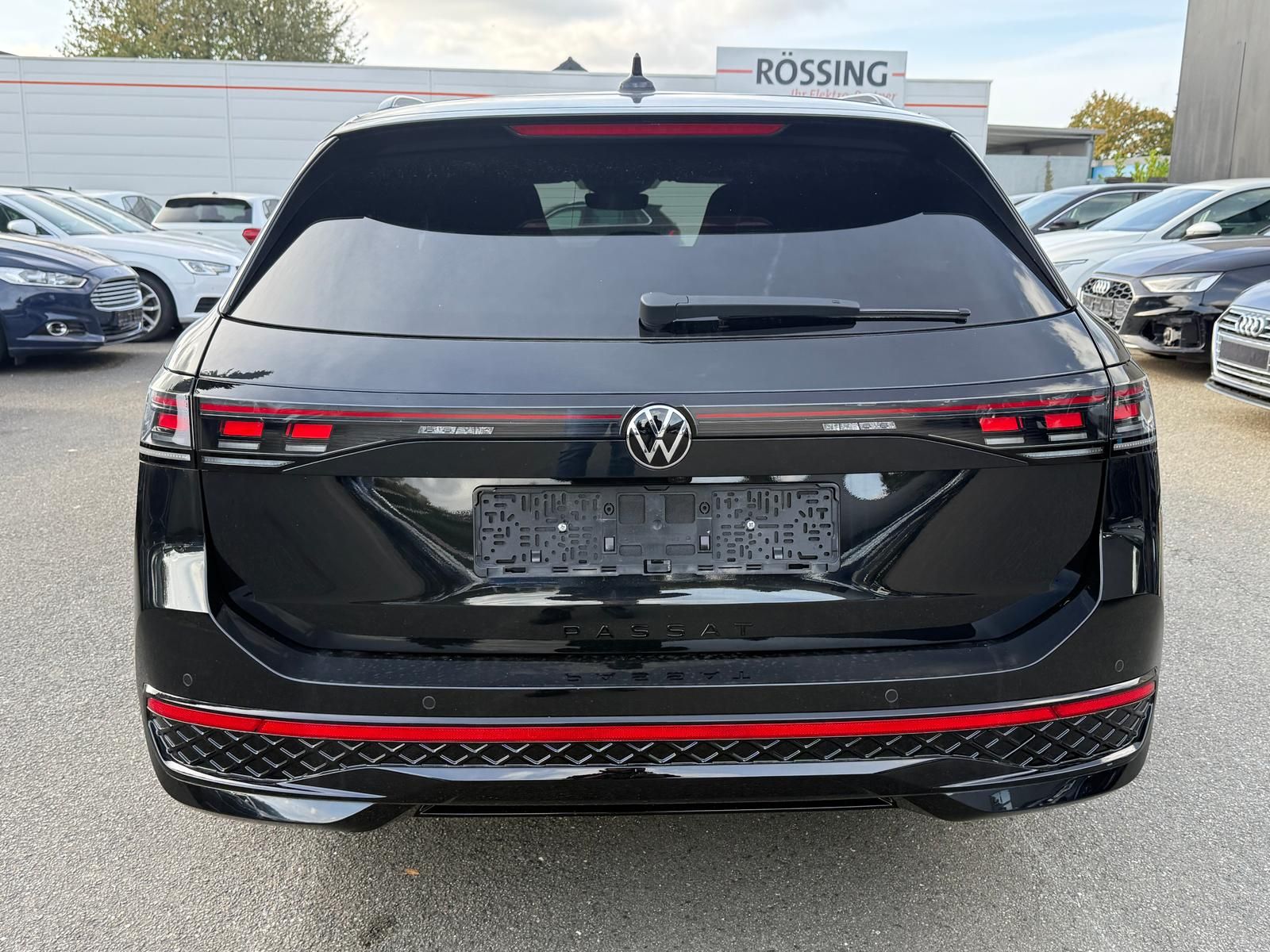 Volkswagen Passat Variant 2.0 TDI R-line MATRIX AHK PANO foto 5