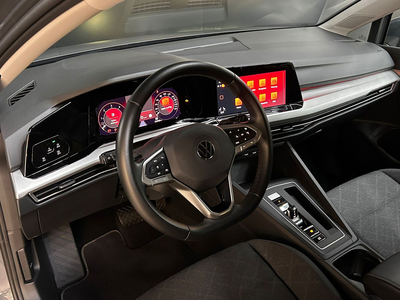 Fahrzeugabbildung Volkswagen Golf VIII Life 2,0TDI DSG VIRTU+LED+SHZ+NAVI+ACC
