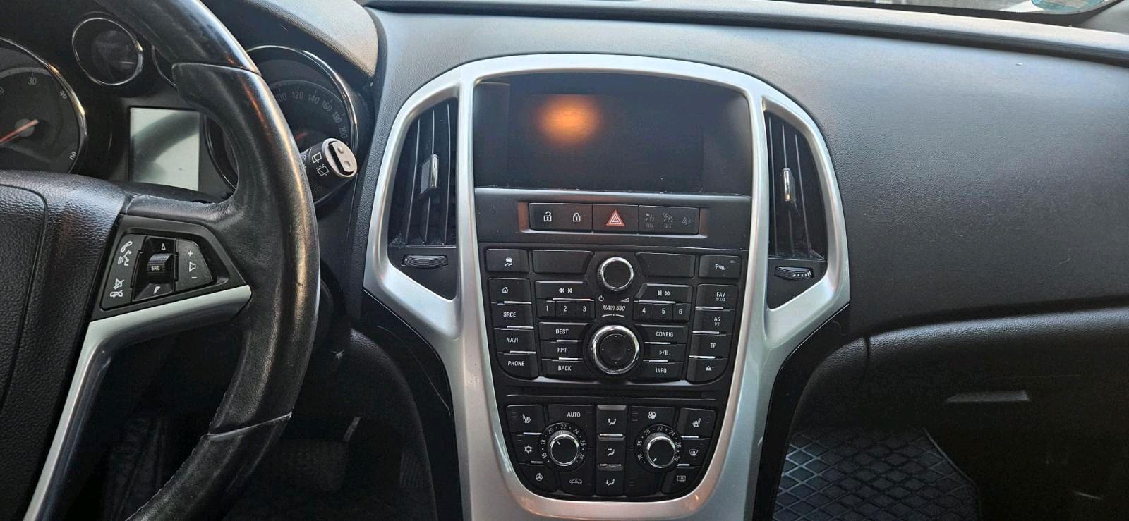 Opel Astra 2014 — photo 11