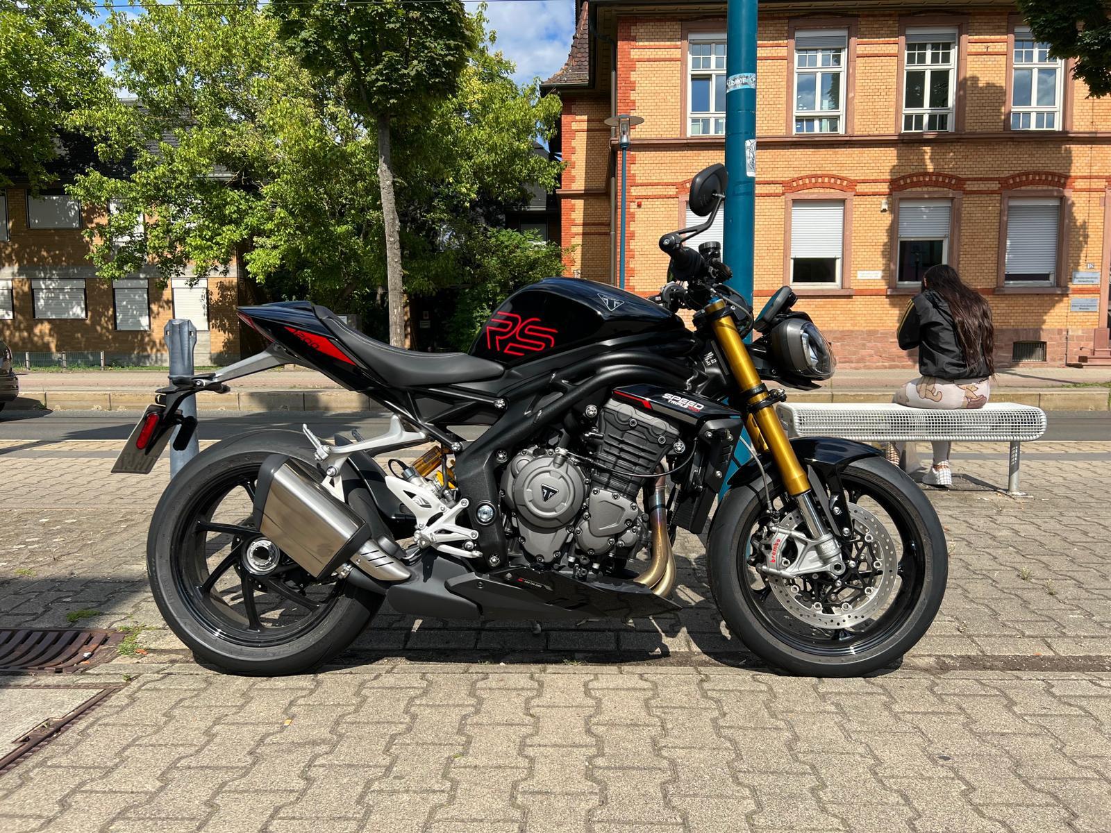 Triumph Speed Triple 1200 RS * Jet Black