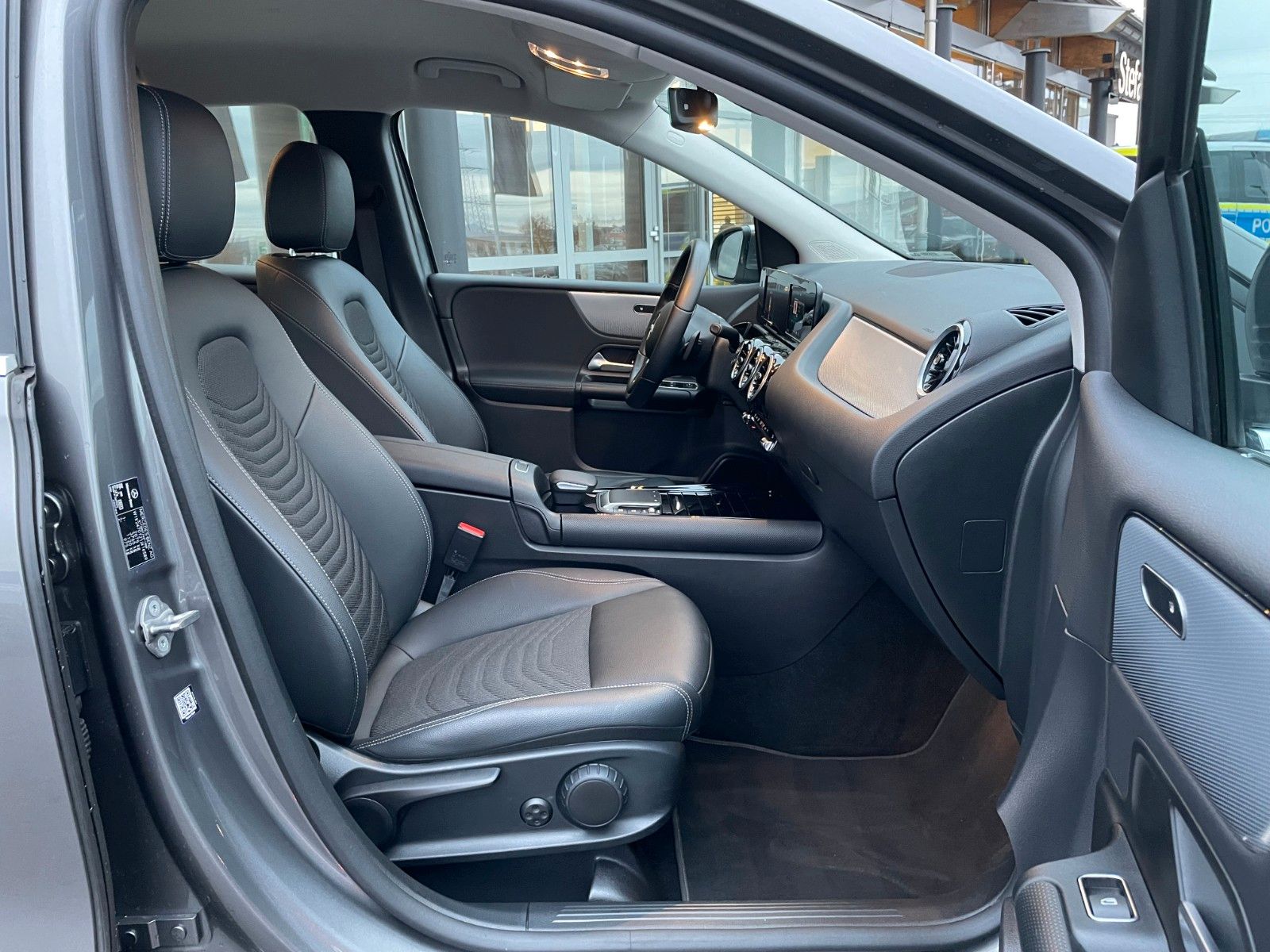 Fahrzeugabbildung Mercedes-Benz B 200 d R-Kamera+AHK+DISTR+LED+Carplay+DAB