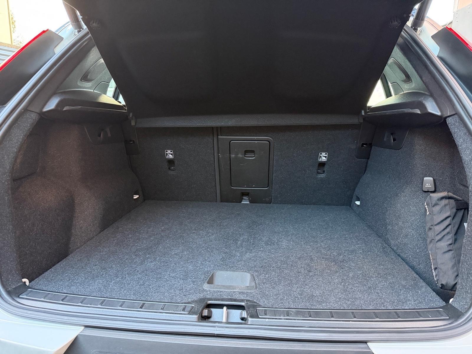 Volvo XC40 R Design 2WD Pano*Kamer*ToTWink*ACC*1.J.Gar