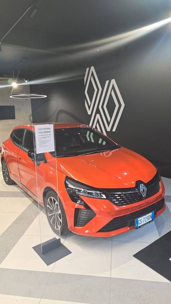 Other Renault Captur Captur F. Hybrid E-Tech 145 CV TE imagem 2