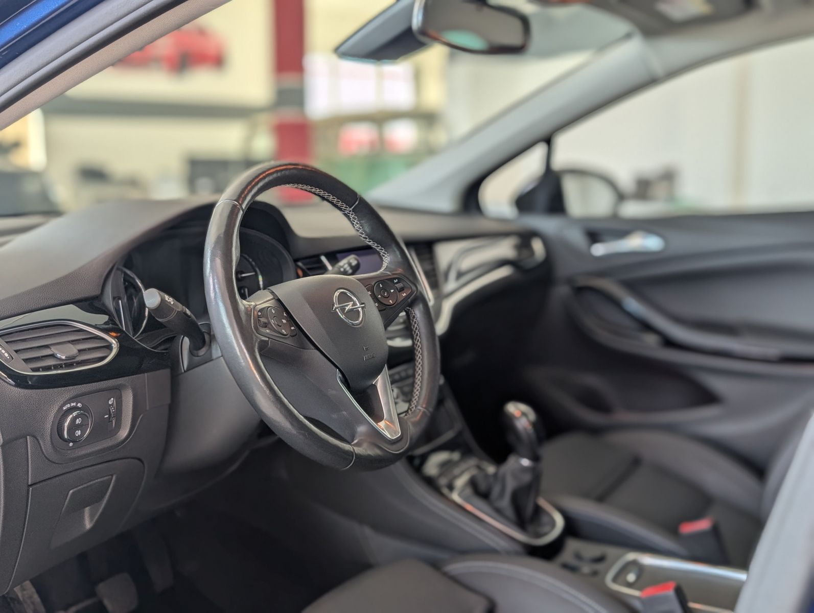 Fahrzeugabbildung Opel Astra Elegance PANORAMA LEDER MASSAGE MEMO 18"