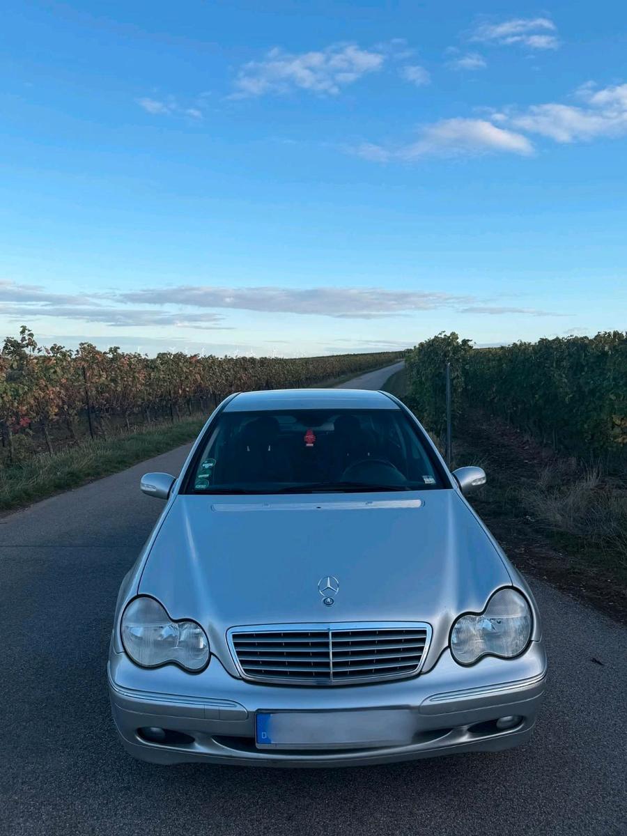 Mercedes-Benz C 220