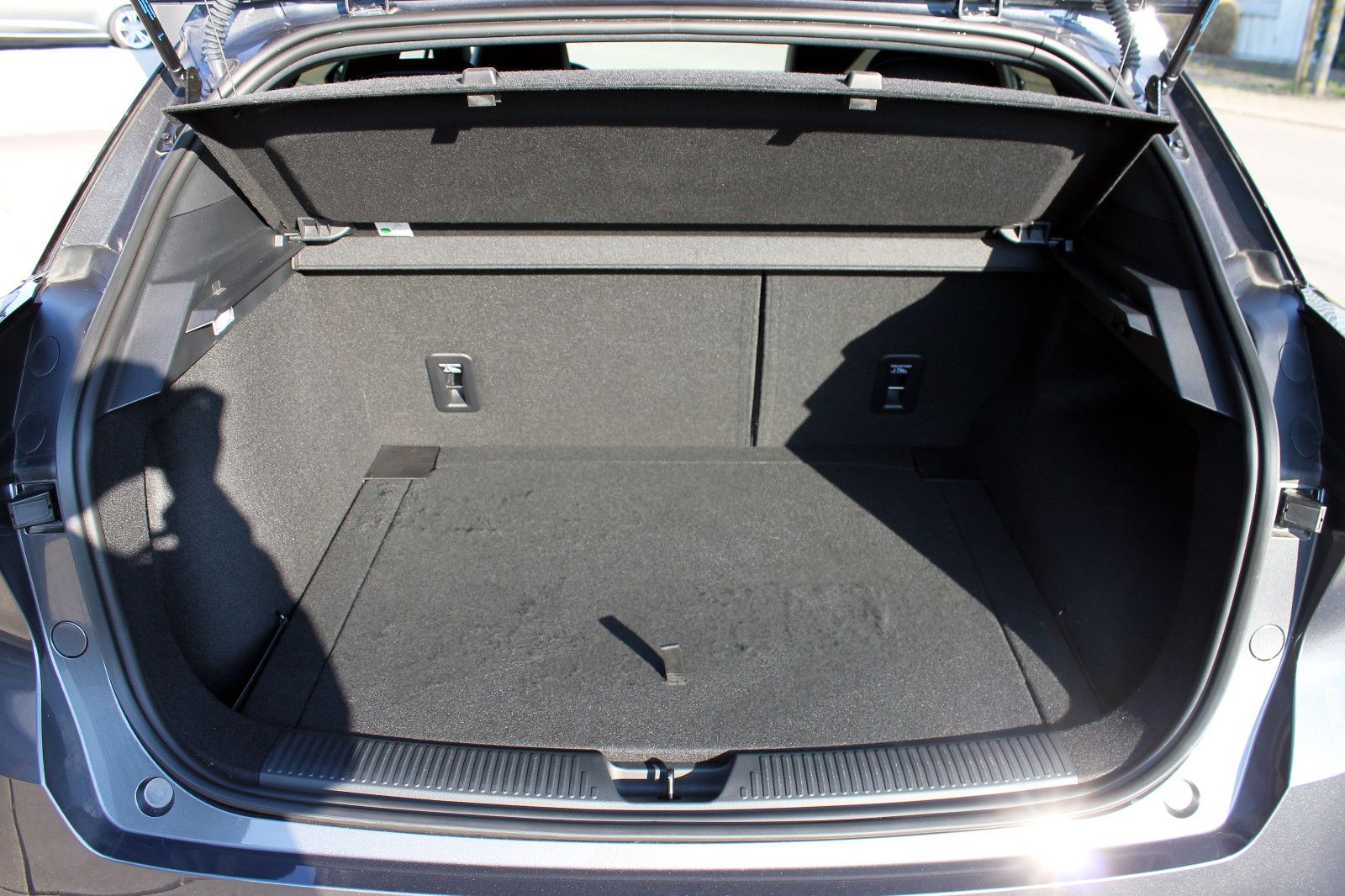 Fahrzeugabbildung MG MG4 Luxury 5D 150kW LED 360° ACC CarPlay BT NAV