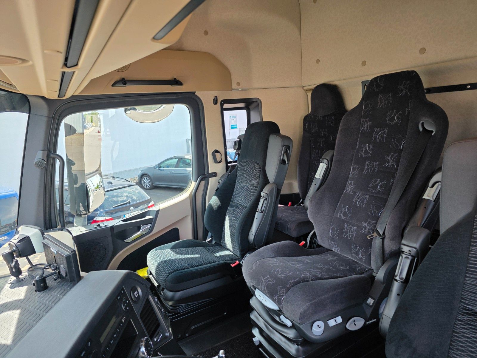 Fahrzeugabbildung Mercedes-Benz Actros 2540 L 6x2 BDF Fahrschule 5 Sitze LBW