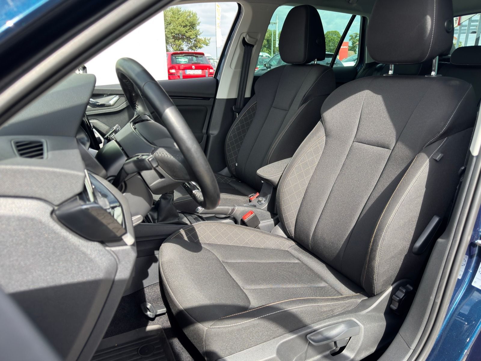 Fahrzeugabbildung SKODA Kamiq 115PS 6-Gang*RFK*LED*SMartLink*Allwetter