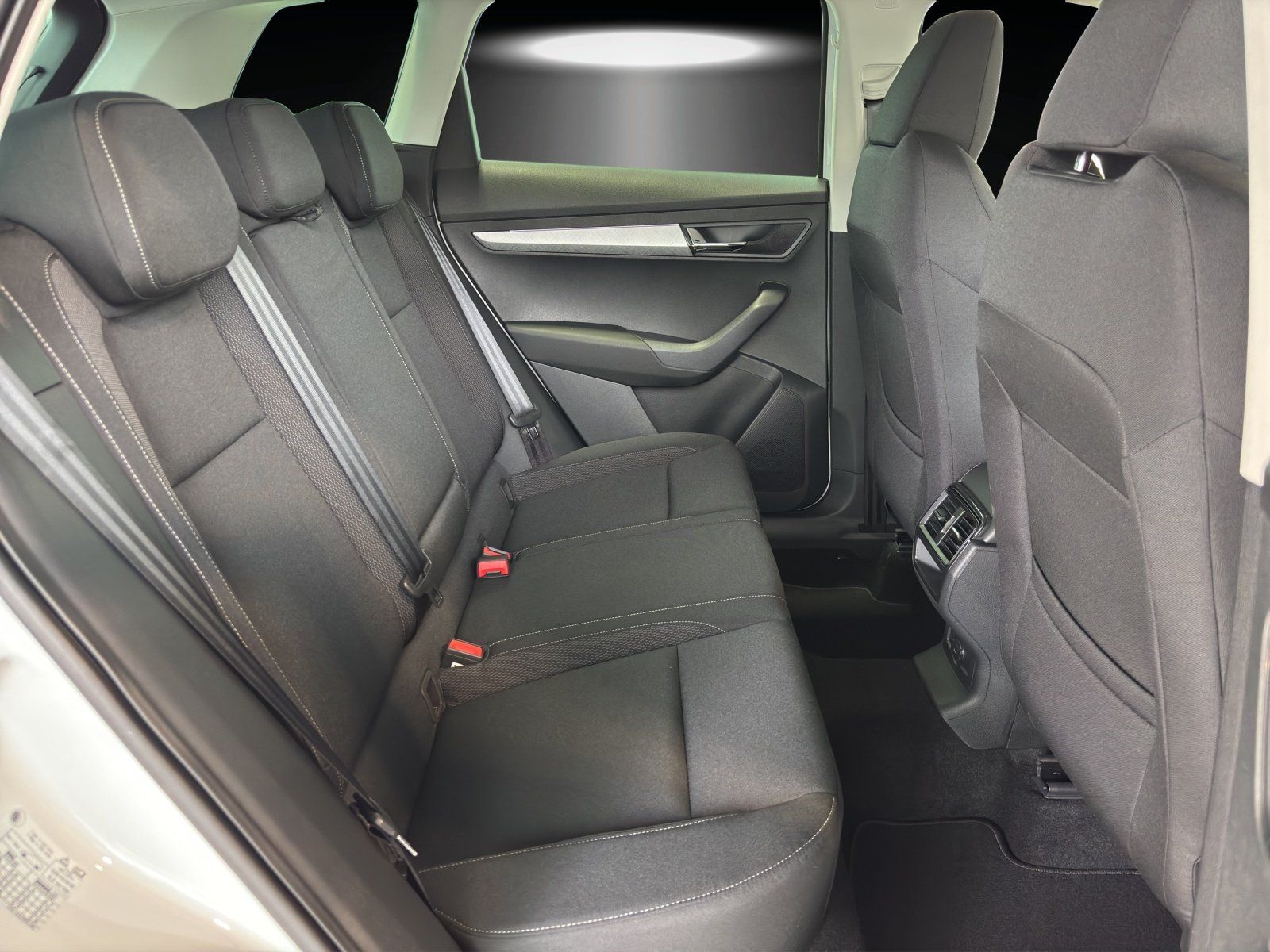 Fahrzeugabbildung SKODA Karoq Tour 1,5 TSI 110 kW DSG MATRIX/AHK/ACC/NAV