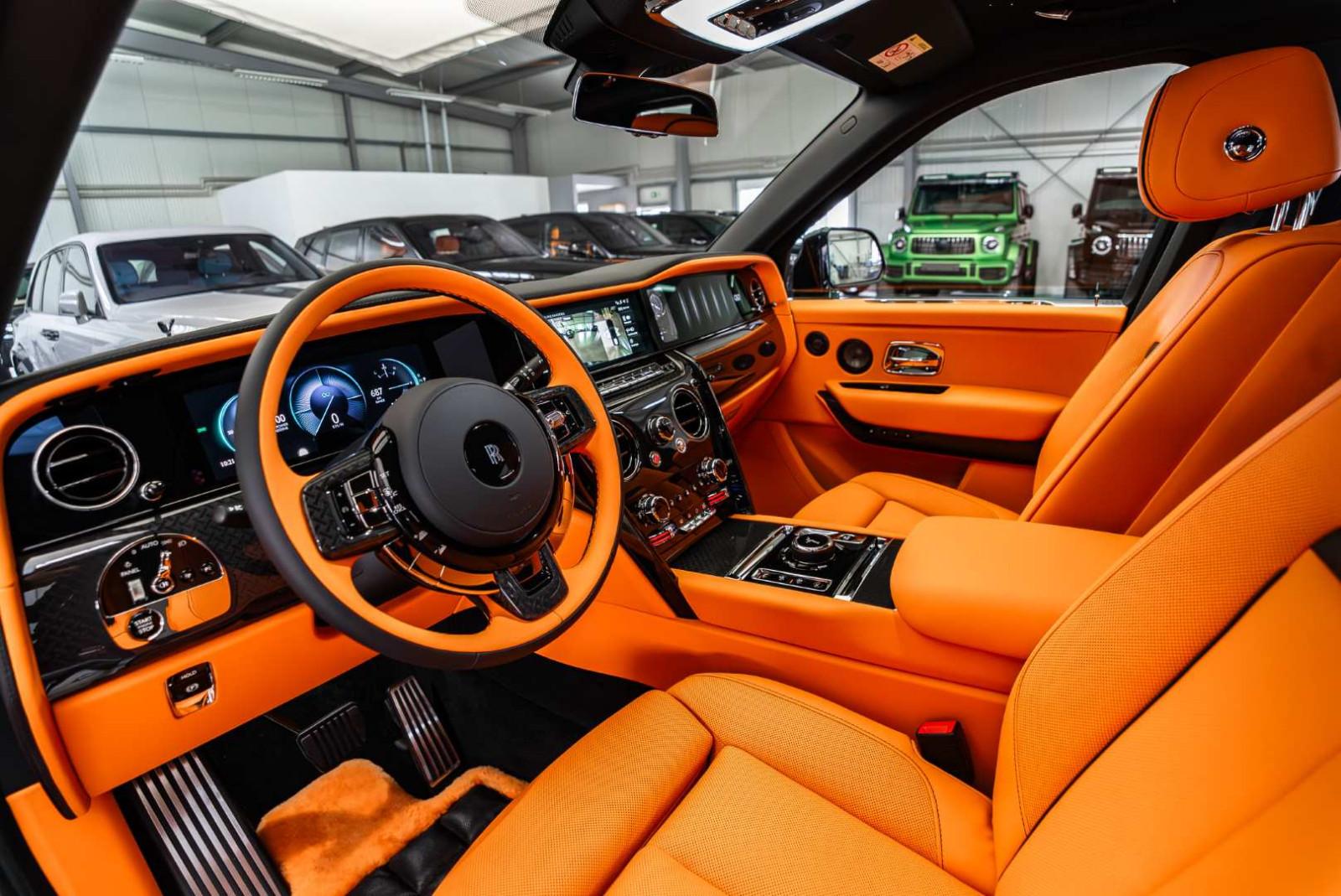 Rolls-Royce Cullinan Black Badge / PROD. 2026 / 4 Seats