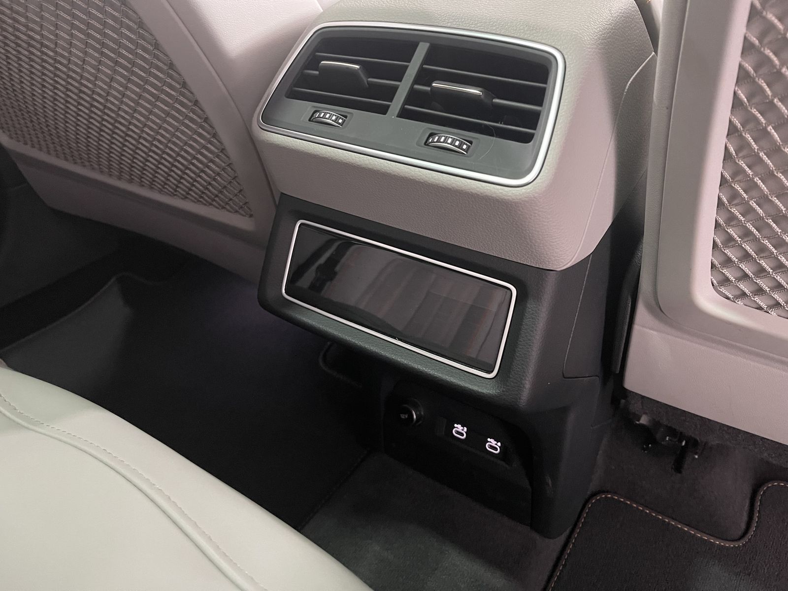 Fahrzeugabbildung Audi e-tron 55 Quattro*S-line*22°zoll*HUD*Leder*Cam*