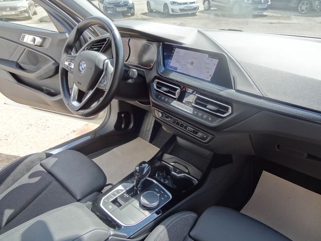 Fahrzeugabbildung BMW 118i Sportline/39.000km/LED/SitzH/Navi/Automatik