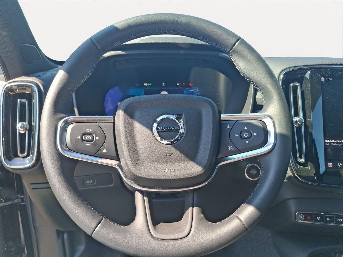 Volvo XC40 B3 Black Edition Plus 360° PANO AHK H/K 20"