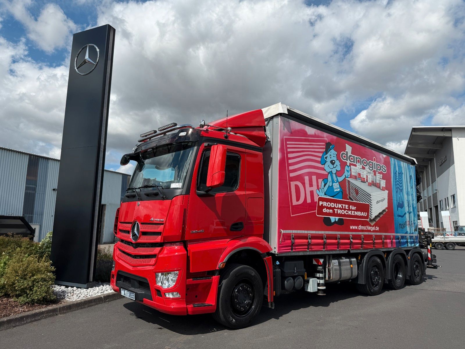 Fahrzeugabbildung Mercedes-Benz Actros 3645 8x2/6 Hiab 358 E-5 Jib 70X-3 Hubdach
