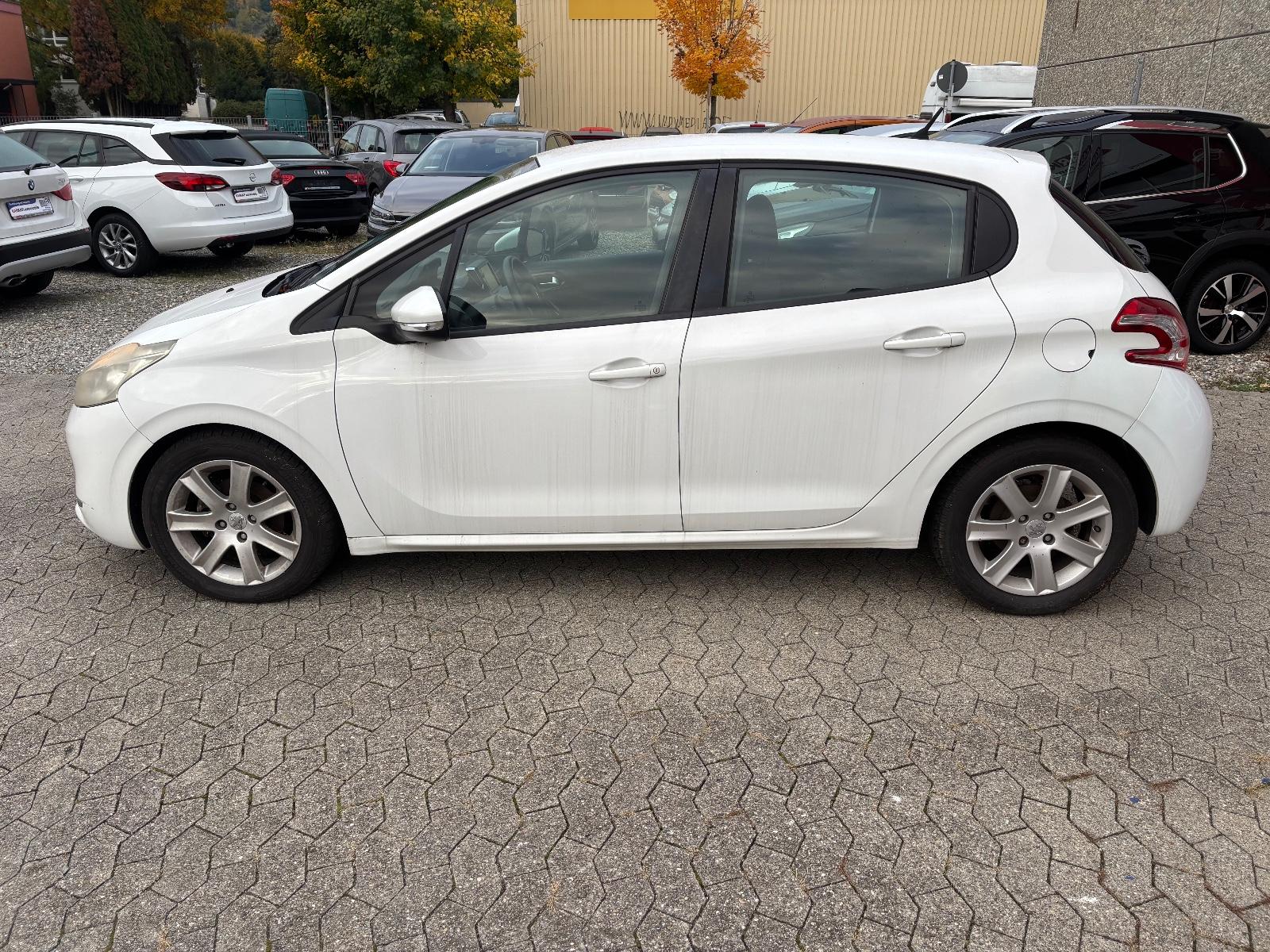 Peugeot 208 Active**KLIMA**TOUCHSCREEN**