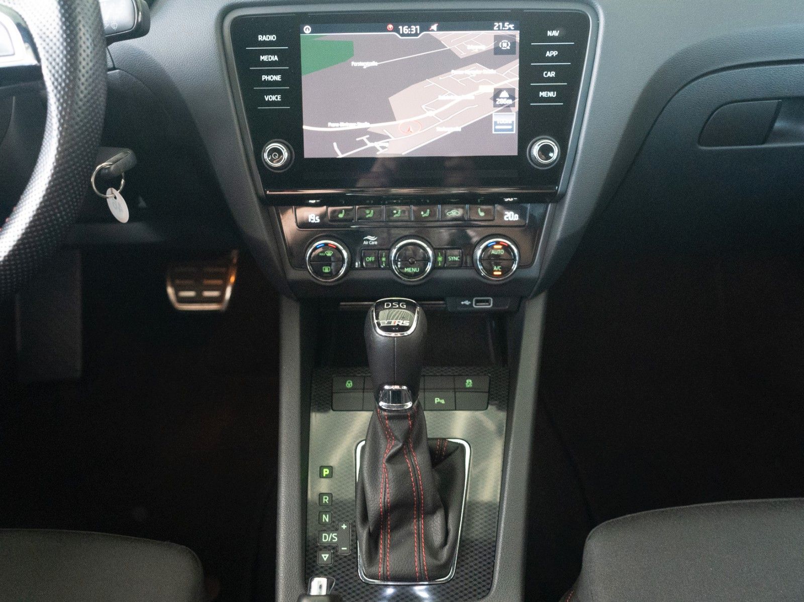 Fahrzeugabbildung SKODA Octavia Combi RS 4x4 AUTOM./SITZHZG./KAMERA