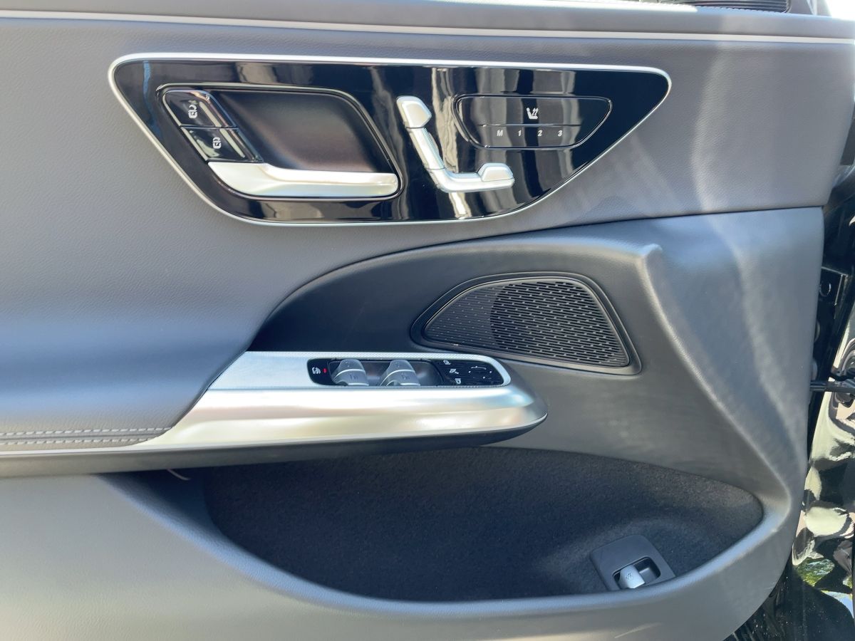 Fahrzeugabbildung Mercedes-Benz E 220 d 4M T-Modell AMG/Night/360°/AHK/20''