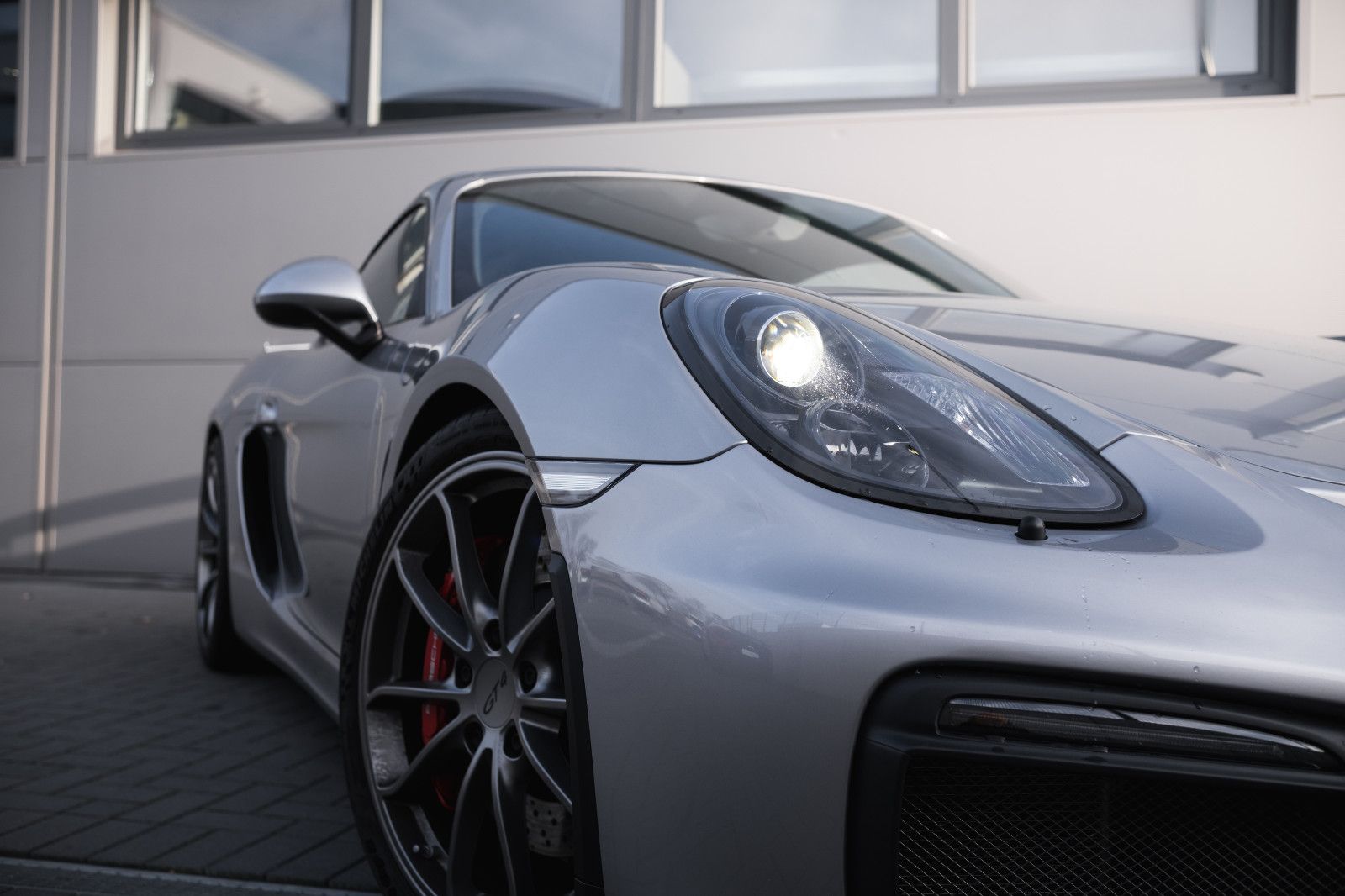 Fahrzeugabbildung Porsche Cayman GT4-Steuer ausw.-wenig KM-Approved