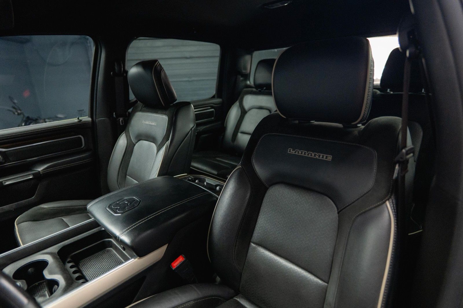 Fahrzeugabbildung Dodge RAM 3.6 V6 4x4 OFFROAD LARAMIE BLACK EDITION LED
