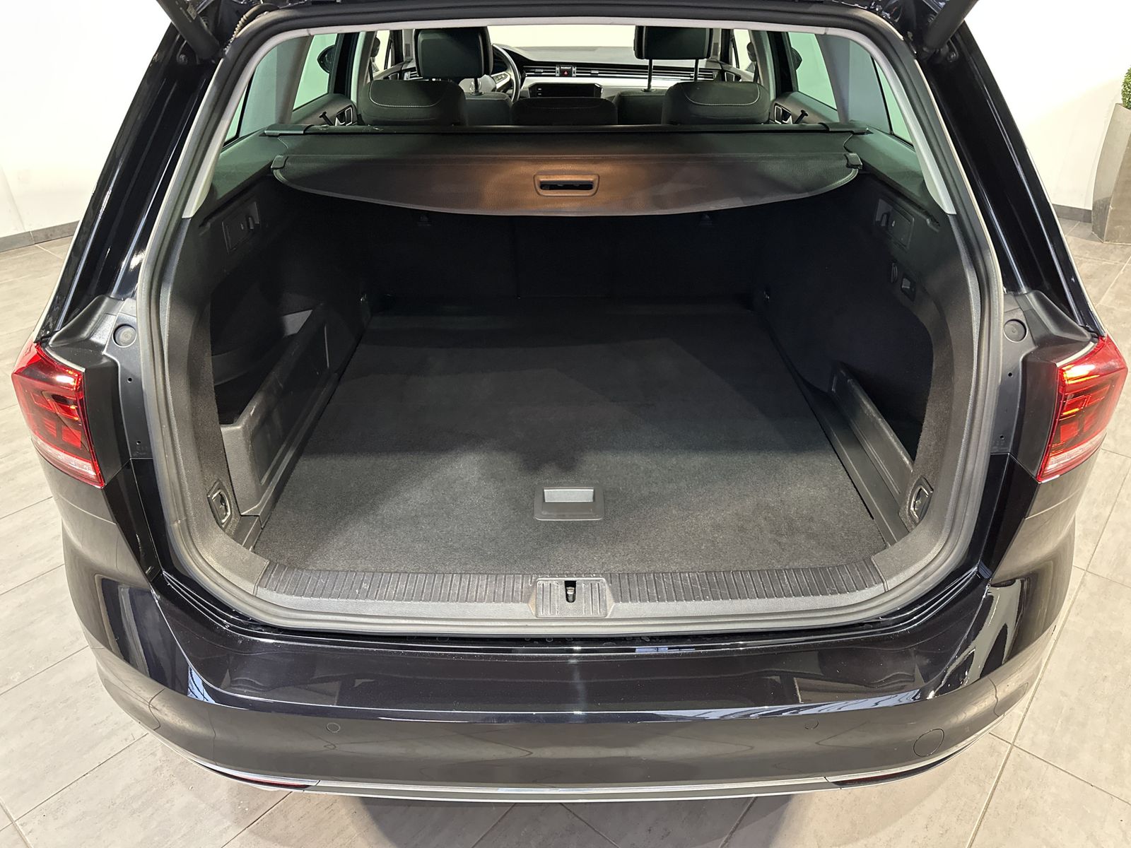 Fahrzeugabbildung Volkswagen Passat Variant GTE NAV+LED+AHK+VCOCK+KAM+17ZO+PP