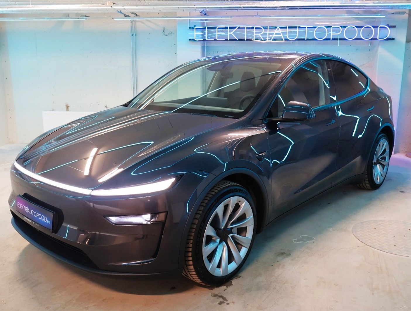 Tesla Model Y Premium Long Range Dual AWD