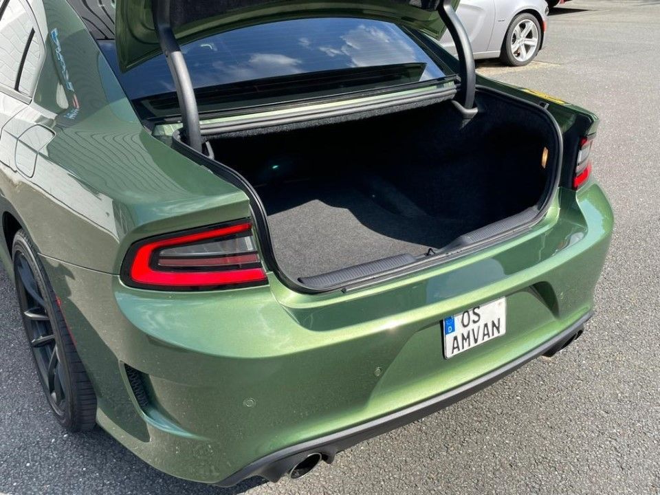 Fahrzeugabbildung Dodge Charger 2020er 6.4 SRT Scatpack Schiebedach