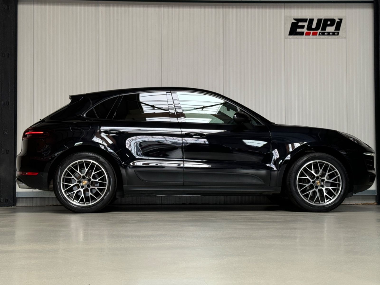 Fahrzeugabbildung Porsche Macan 2.0/Bose/Luftfahr./Sport Chrono/SAGA