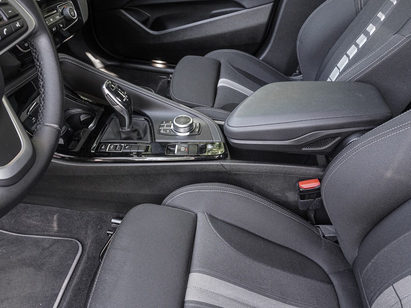 BMW X2 sDrive18i Advantage Plus Aut. NAVI LED Sound  foto 12
