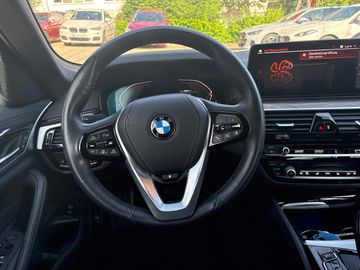BMW 530d xDrive Luxury Line Ferngesteuertes Parken