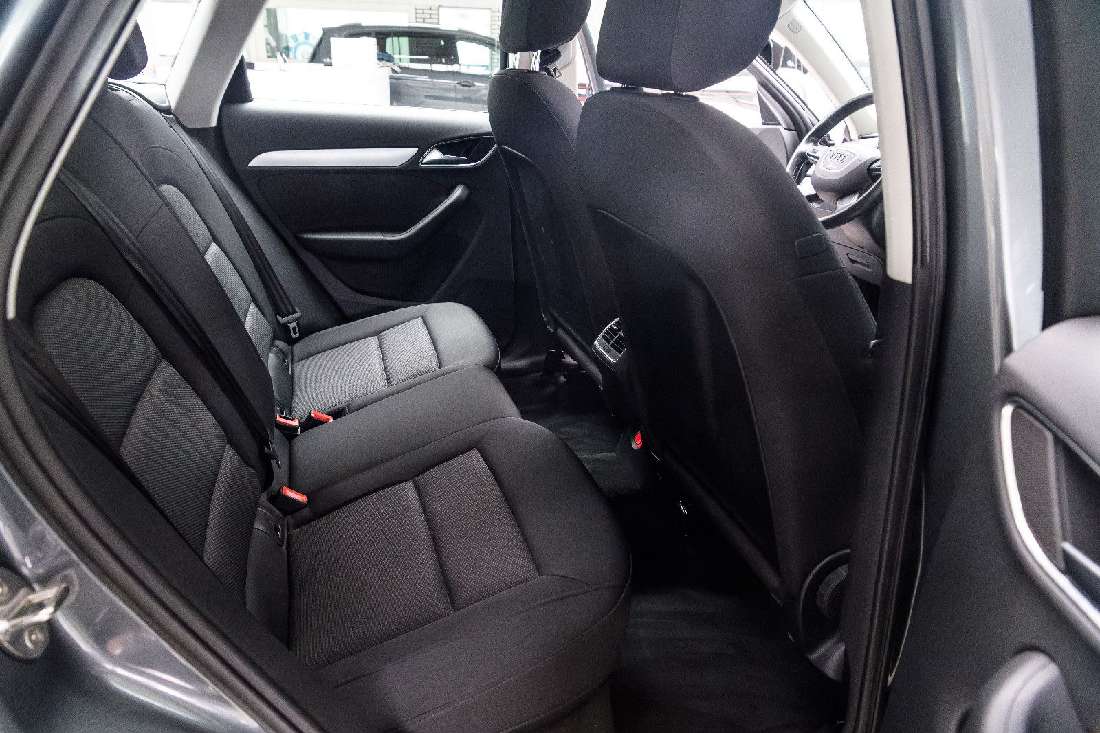 Fahrzeugabbildung Audi Q3 1.4l 110kw S-Line +AHK +Pano +Navi