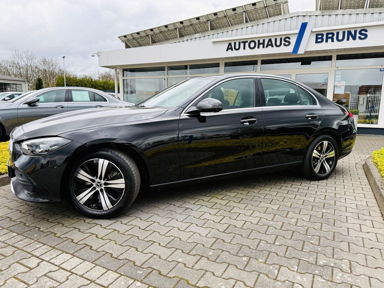Fahrzeugabbildung Mercedes-Benz C 220 d AVANTGARDE, 360°, AHK, LED, PTS, Navi, S