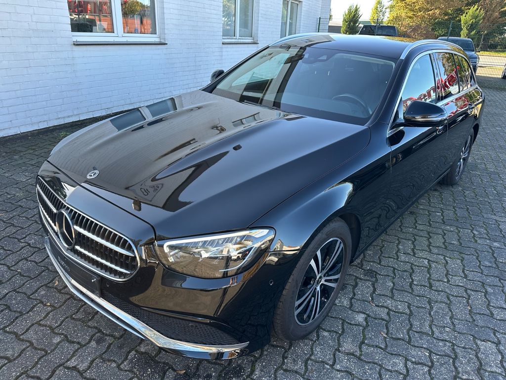 Image of Mercedes-Benz E 220