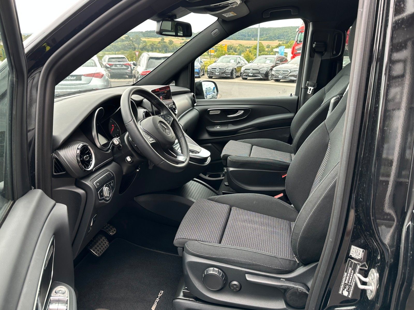 Fahrzeugabbildung Mercedes-Benz V 250 d EDITION AMG Kompakt ILS elektr Türen