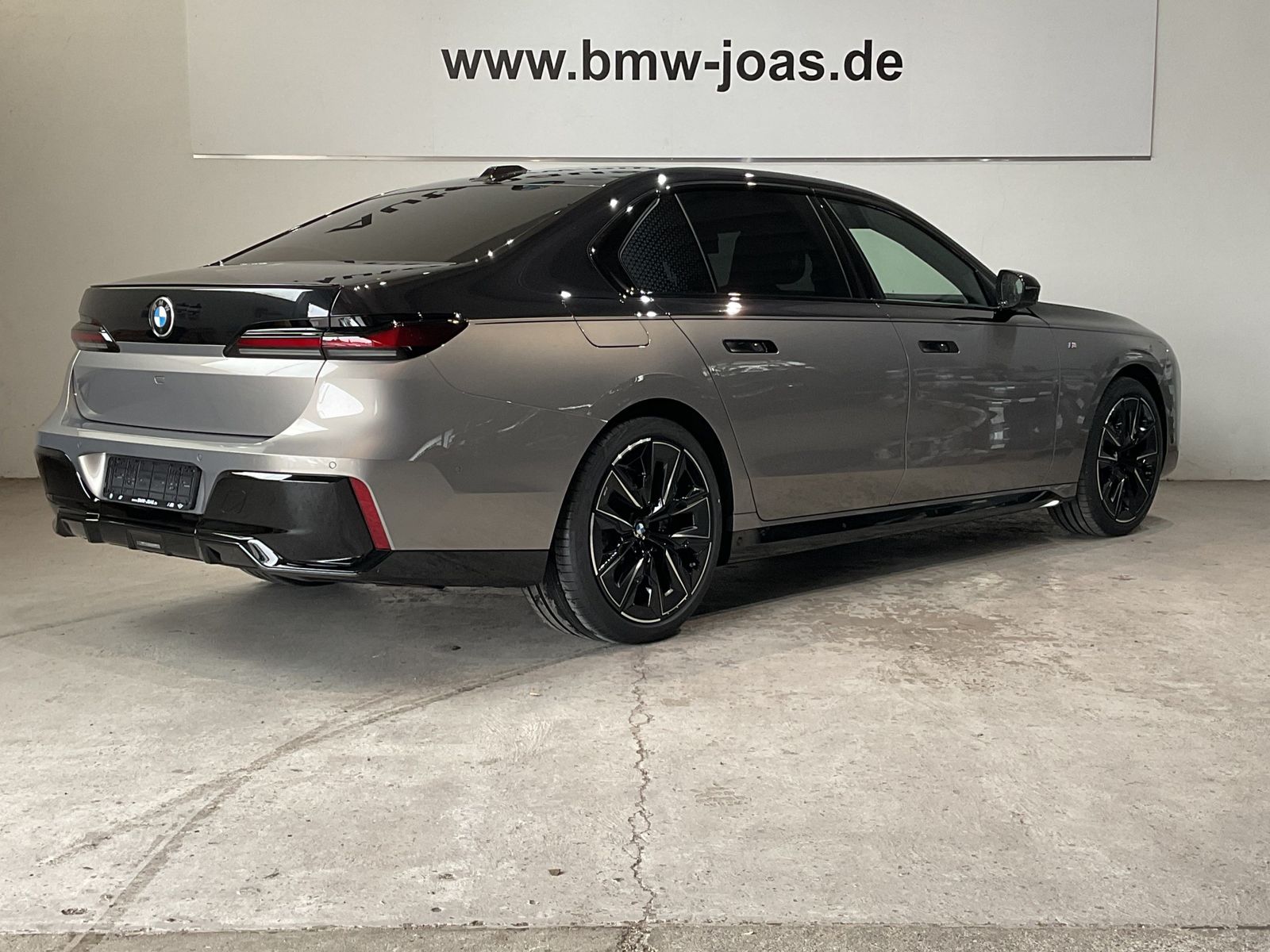 Fahrzeugabbildung BMW 740d xDrive Limousine M Sportpaket B&W Surround