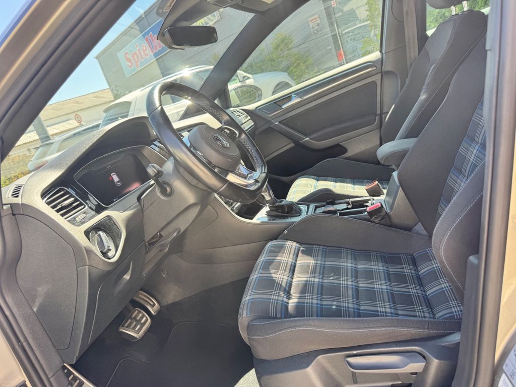 VW Golf - Bild 10